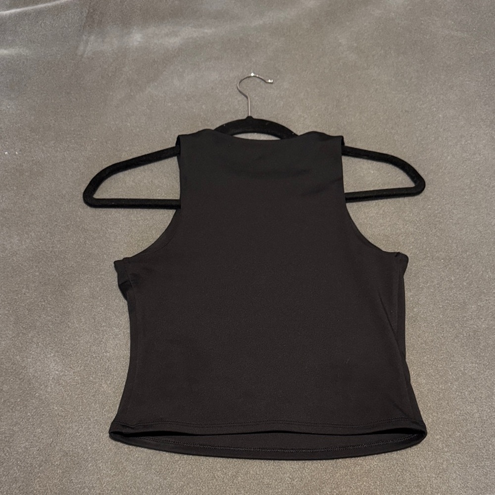 Express Body Contour Cropped Tank - Picture 6 of 6